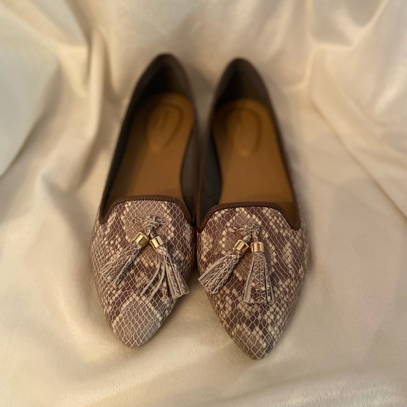 Hush Puppies Womens Sadie Tassel Slip-on Loafer, Snake Leather, size 7.5 - Picture 2 of 5